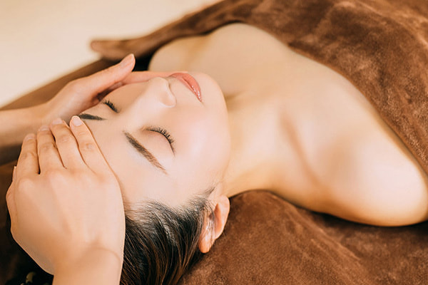 富士市エステ・エクラアンプリュスのブレインヘッドスパ